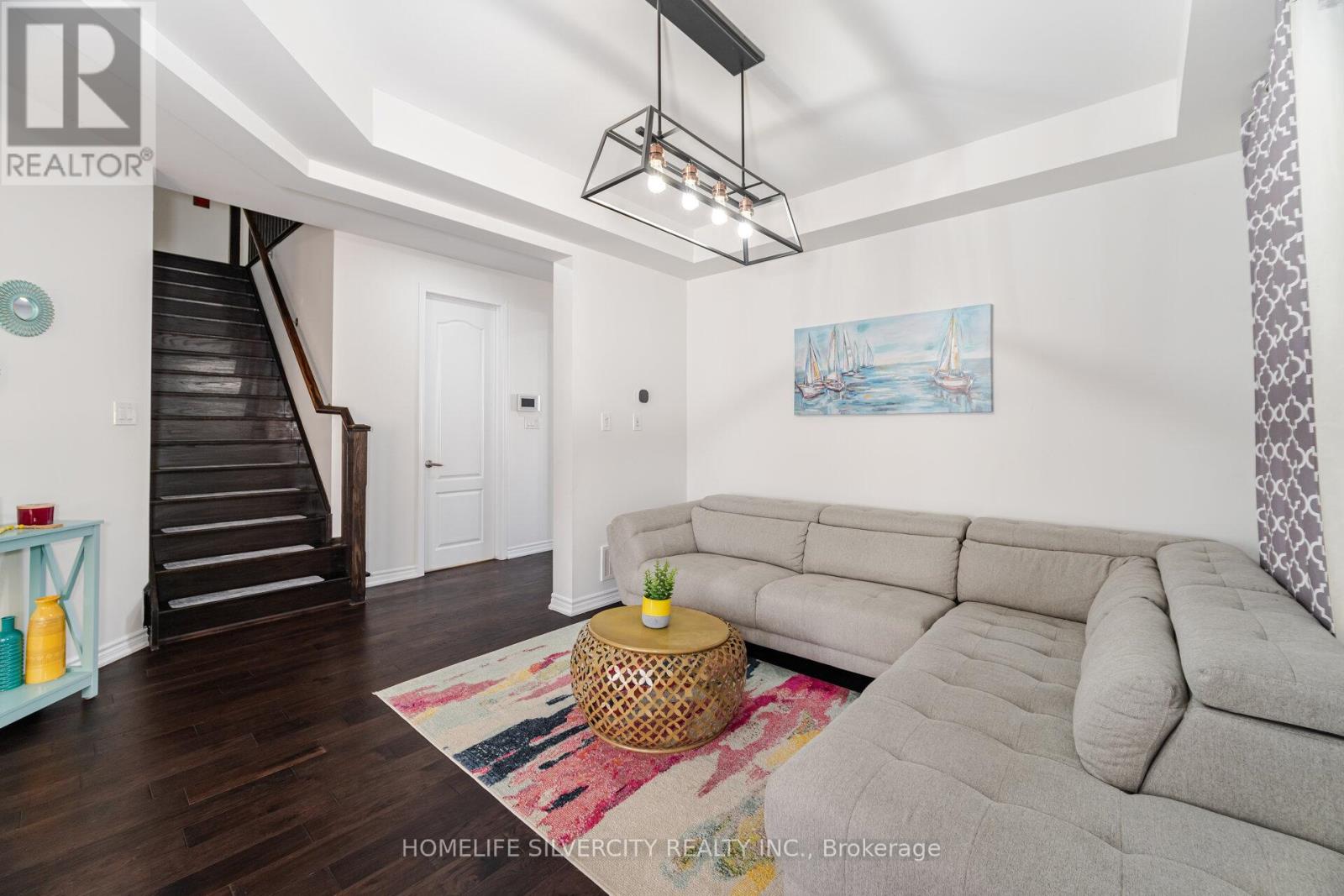 13 Fenchurch Drive, Brampton, Ontario  L7A 4G5 - Photo 4 - W12203714