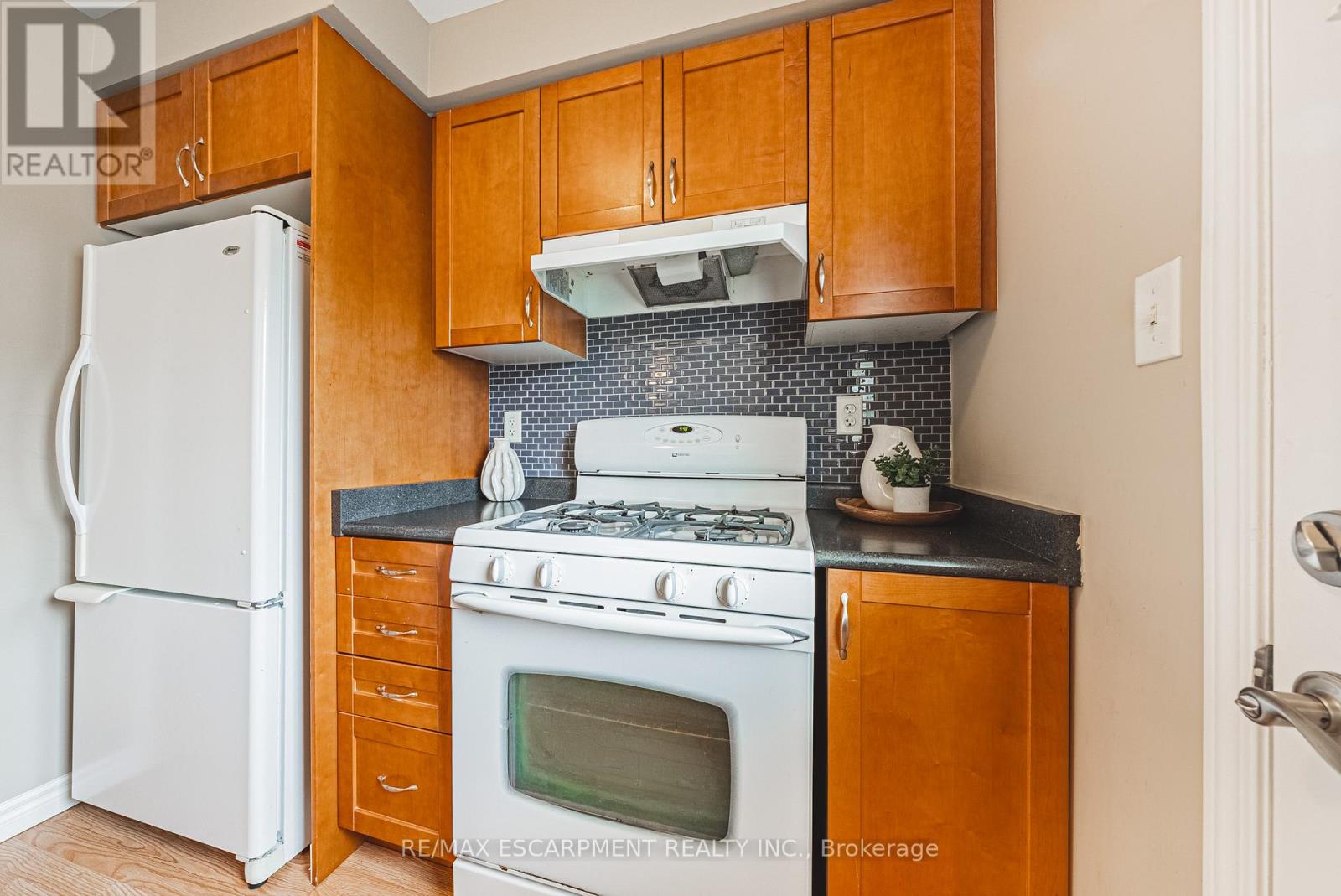 1180 Barnard Drive, Milton, Ontario  L9T 6R4 - Photo 10 - W12203719