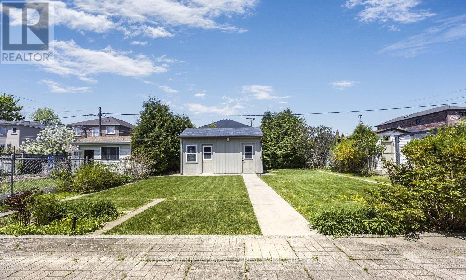 384 Hillmount Avenue, Toronto, Ontario  M6B 1Y8 - Photo 16 - W12203722