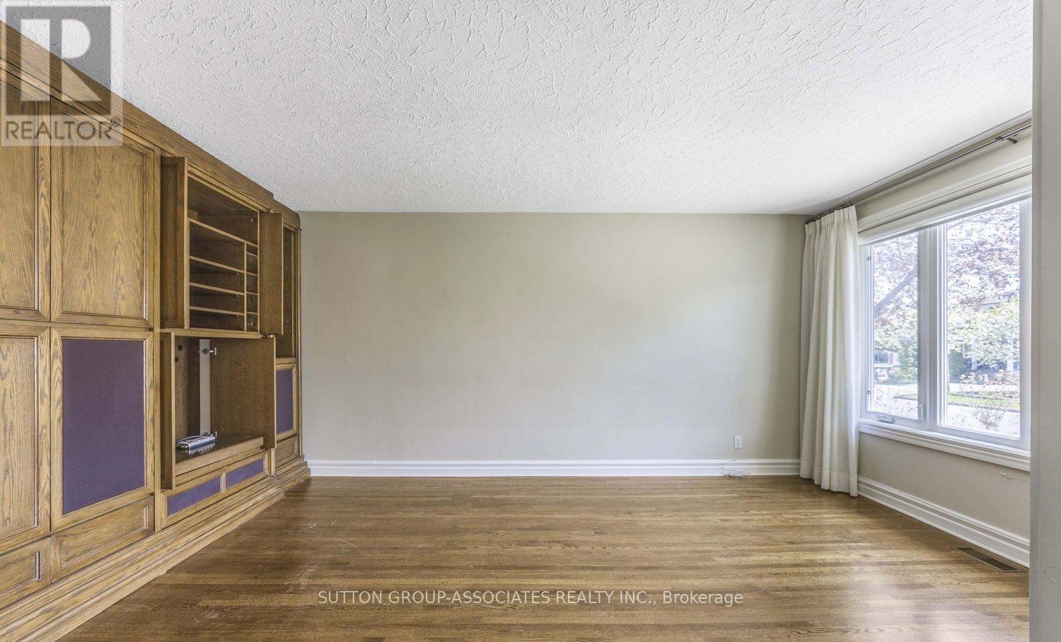 384 Hillmount Avenue, Toronto, Ontario  M6B 1Y8 - Photo 3 - W12203722
