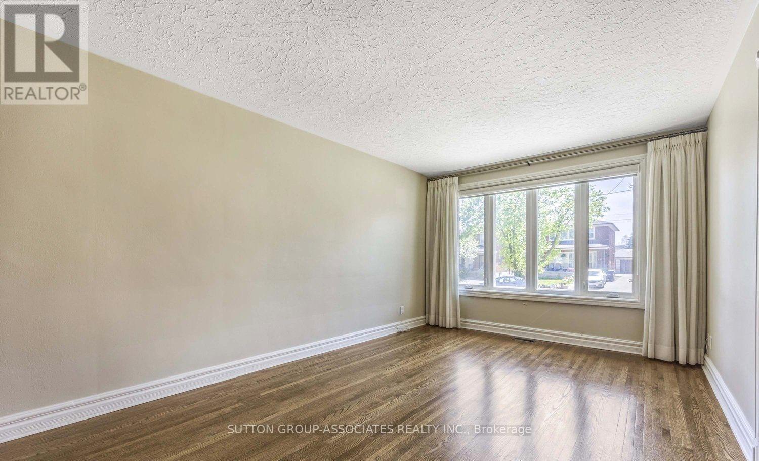 384 Hillmount Avenue, Toronto, Ontario  M6B 1Y8 - Photo 4 - W12203722