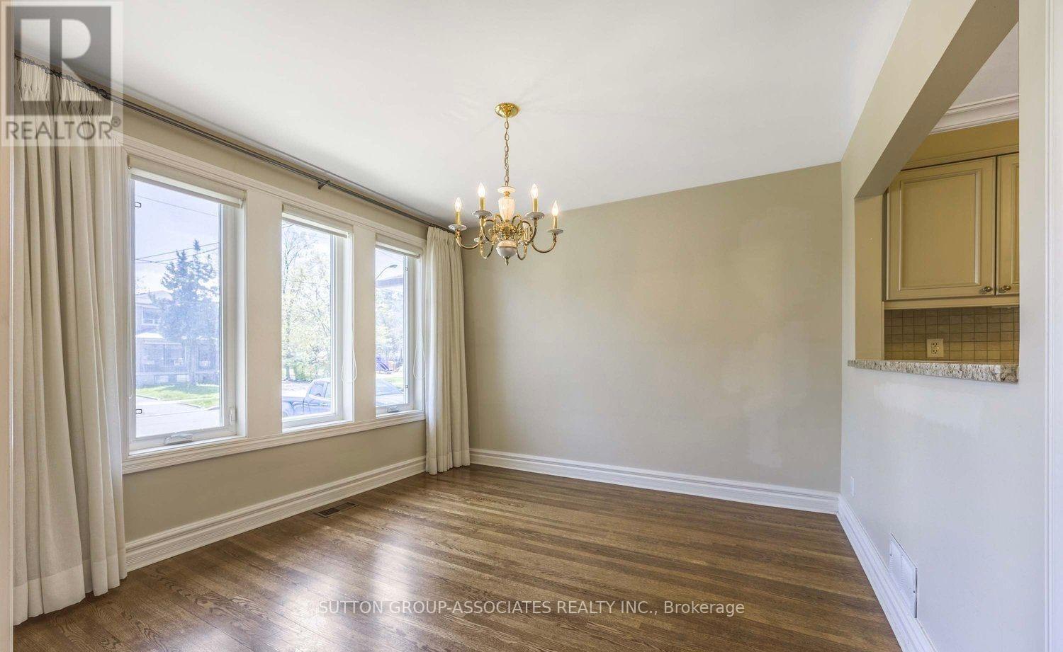 384 Hillmount Avenue, Toronto, Ontario  M6B 1Y8 - Photo 5 - W12203722