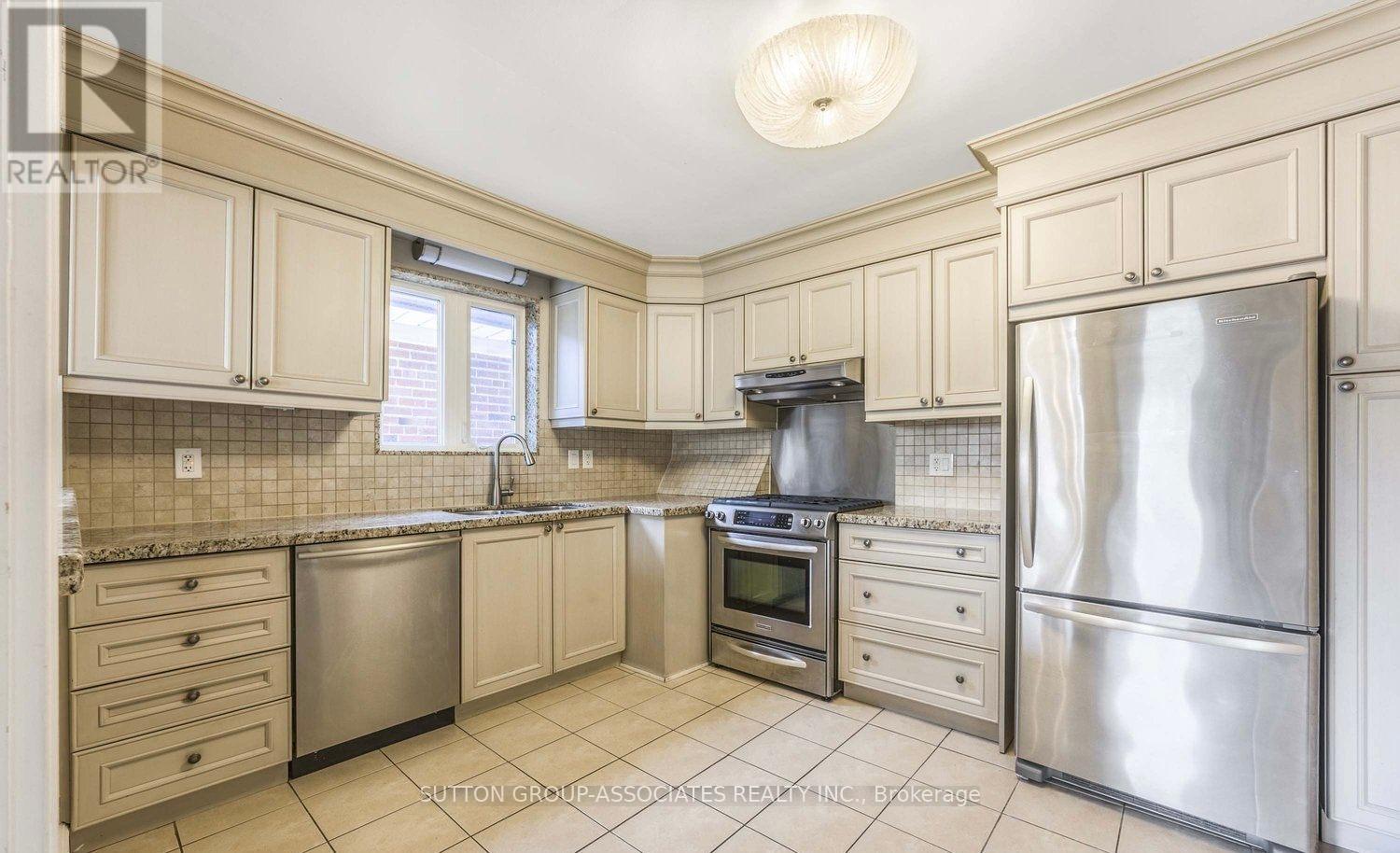 384 Hillmount Avenue, Toronto, Ontario  M6B 1Y8 - Photo 7 - W12203722
