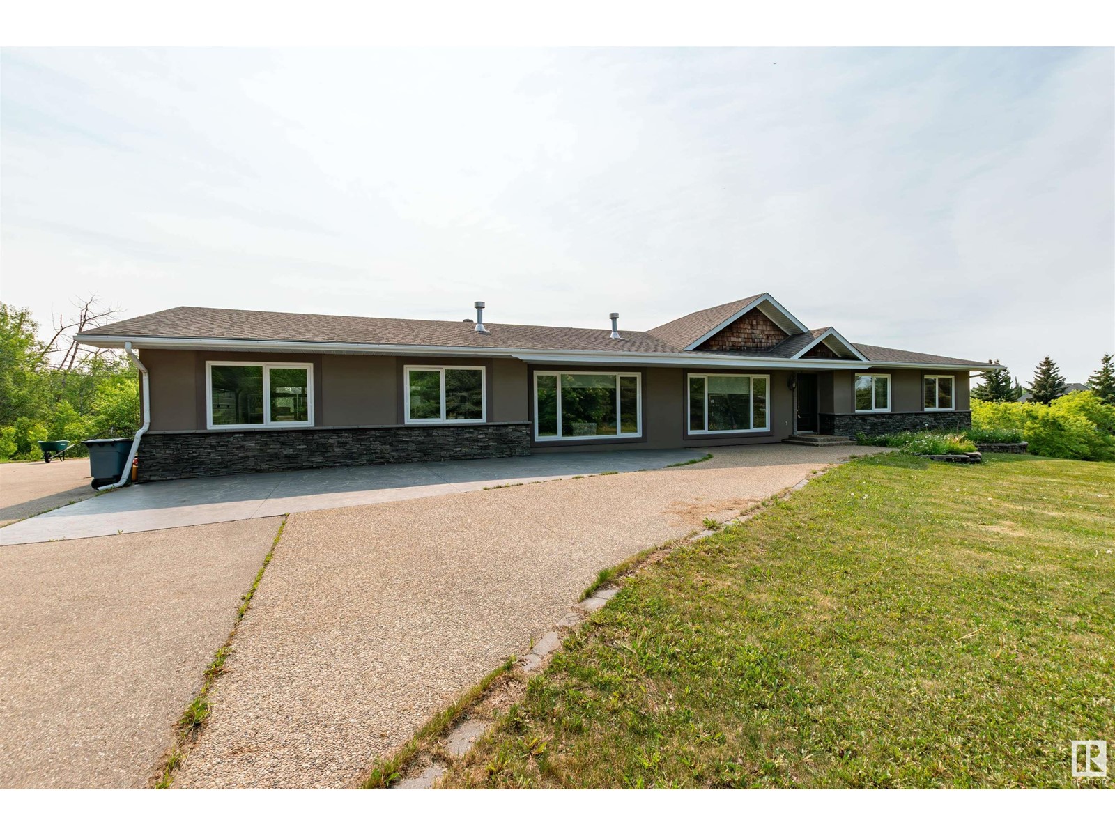Property at 52479 RGE ROAD 225 image 2