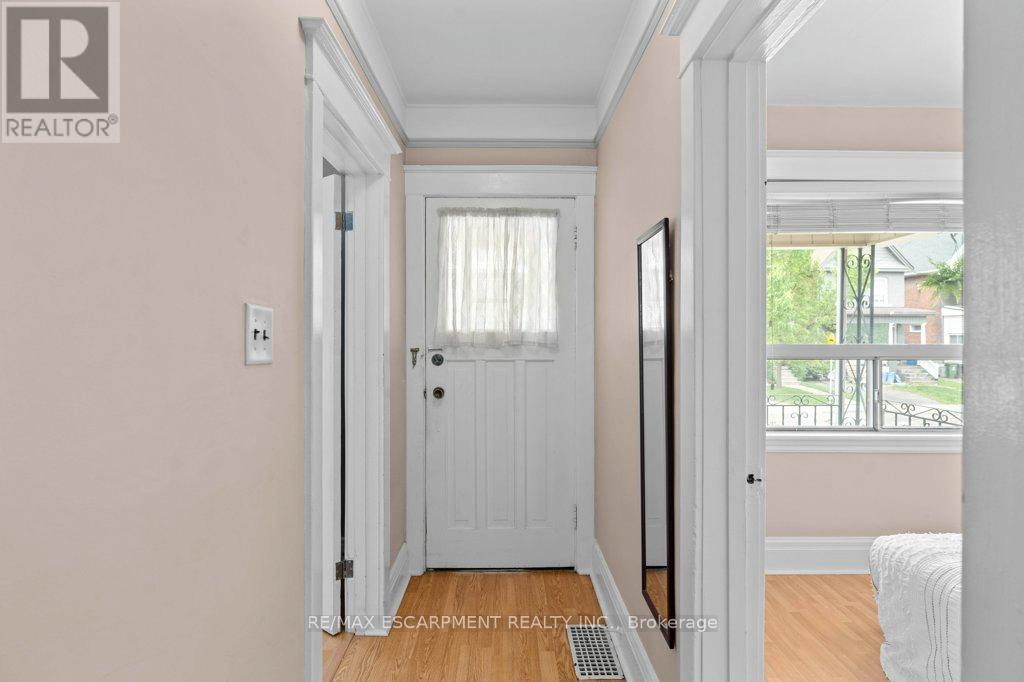 276 Balmoral Avenue N, Hamilton, Ontario  L8L 7S3 - Photo 5 - X12203645