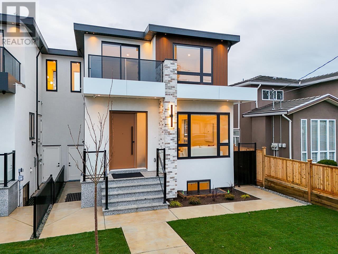 8386 14th Avenue, Burnaby, British Columbia  V3N 3X3 - Photo 2 - R3012473