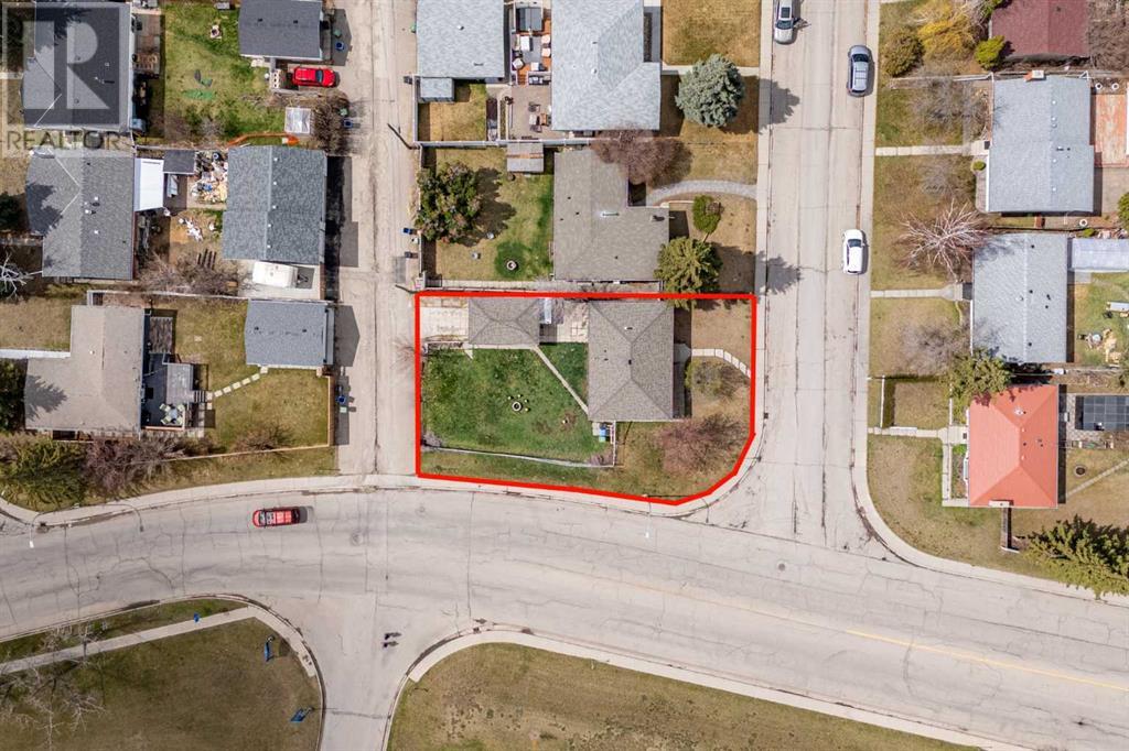 Property at 603 101 Avenue SW image 5
