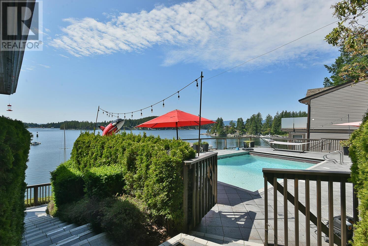 Property at 4836 SINCLAIR BAY ROAD image 4
