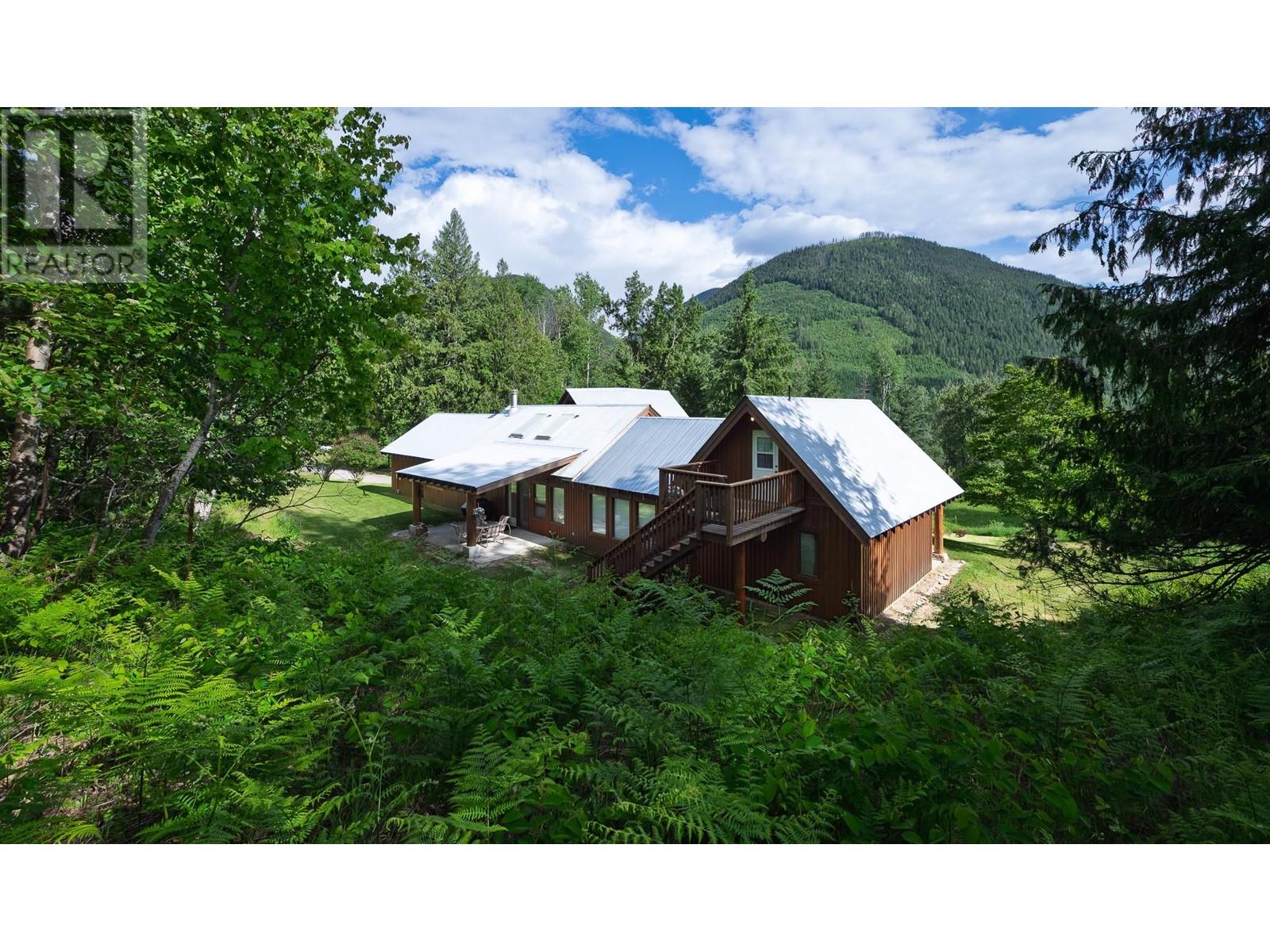 16749 Crawford Creek Road, Crawford Bay, British Columbia  V0B 1E0 - Photo 9 - 10351049