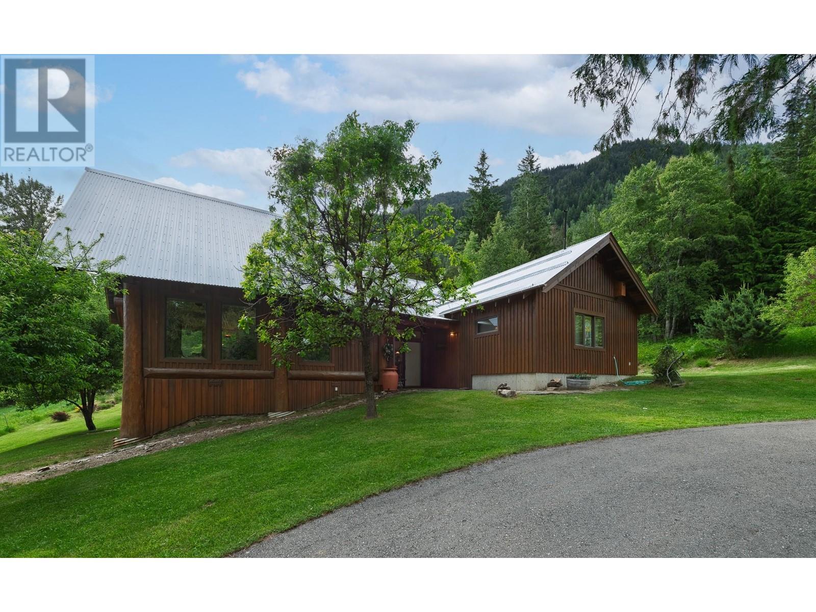 16749 Crawford Creek Road, Crawford Bay, British Columbia  V0B 1E0 - Photo 2 - 10351049