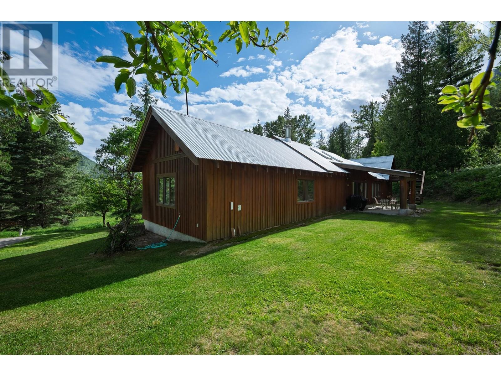 16749 Crawford Creek Road, Crawford Bay, British Columbia  V0B 1E0 - Photo 11 - 10351049