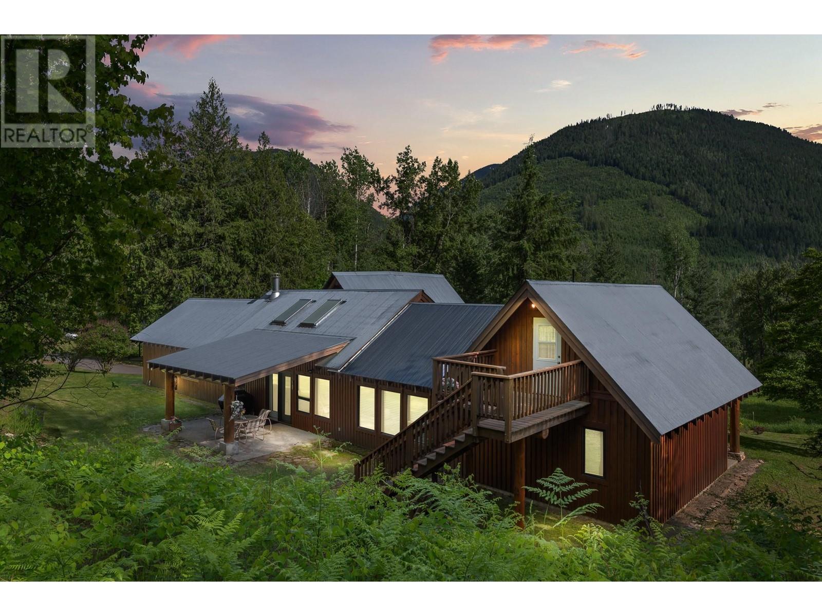 16749 Crawford Creek Road, Crawford Bay, British Columbia  V0B 1E0 - Photo 10 - 10351049
