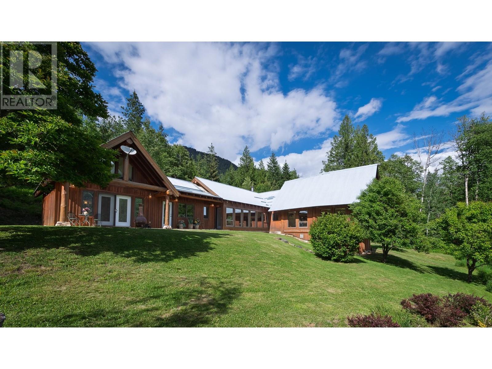 16749 Crawford Creek Road, Crawford Bay, British Columbia  V0B 1E0 - Photo 4 - 10351049