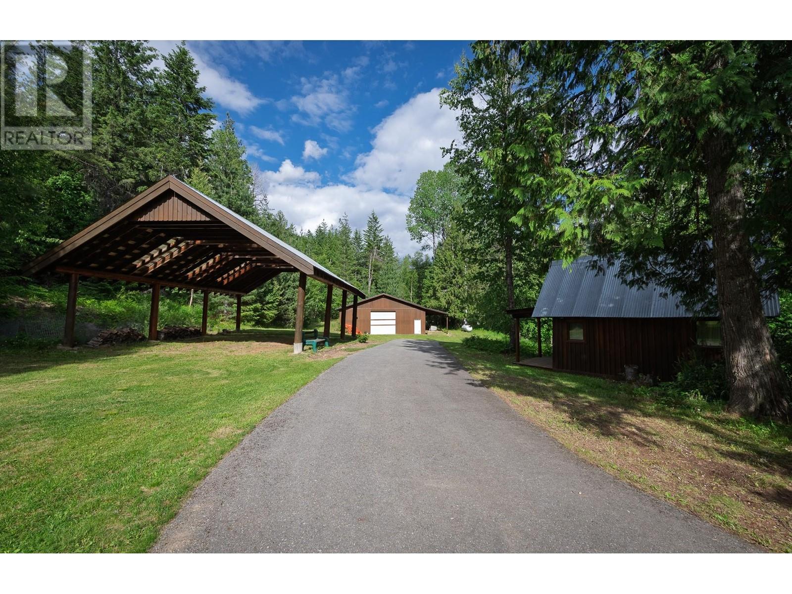 16749 Crawford Creek Road, Crawford Bay, British Columbia  V0B 1E0 - Photo 3 - 10351049