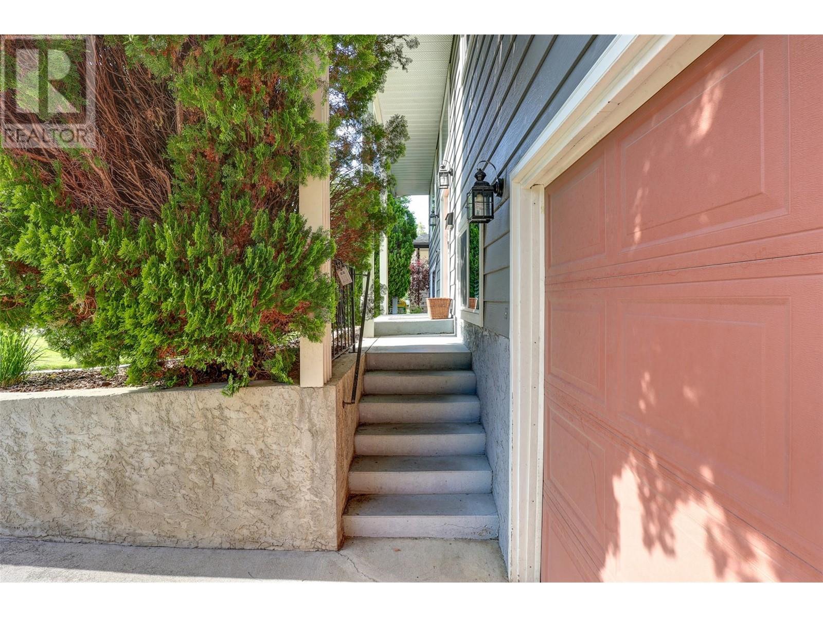 2141 Kaslo Court, Kelowna, British Columbia  V1Y 8B9 - Photo 3 - 10351102