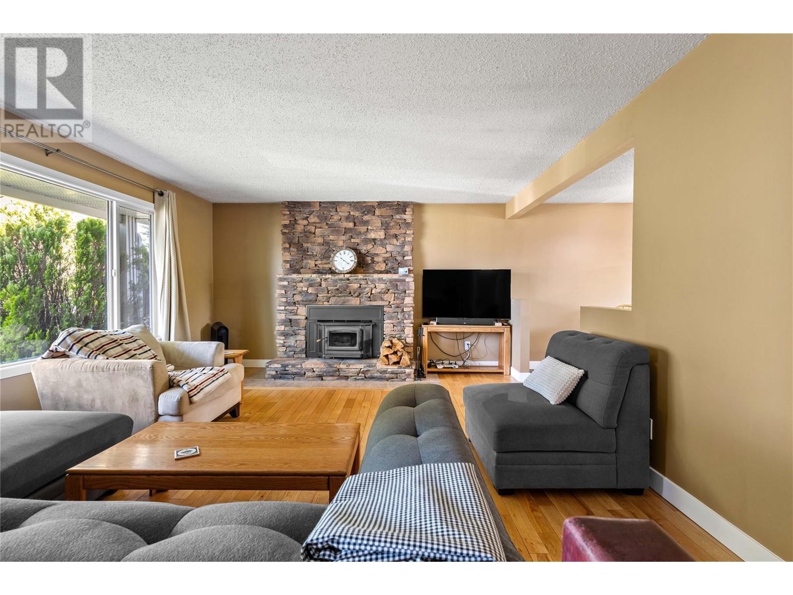 2141 Kaslo Court, Kelowna, British Columbia  V1Y 8B9 - Photo 5 - 10351102
