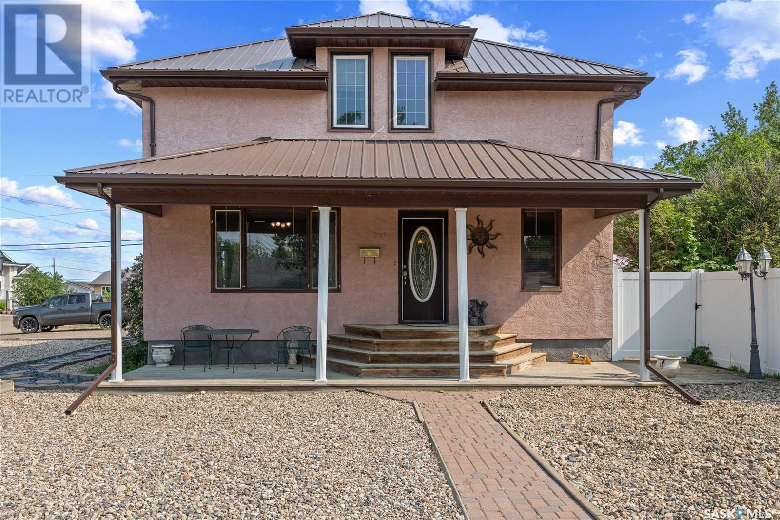 205 5th AVENUE E, Gravelbourg, Saskatchewan