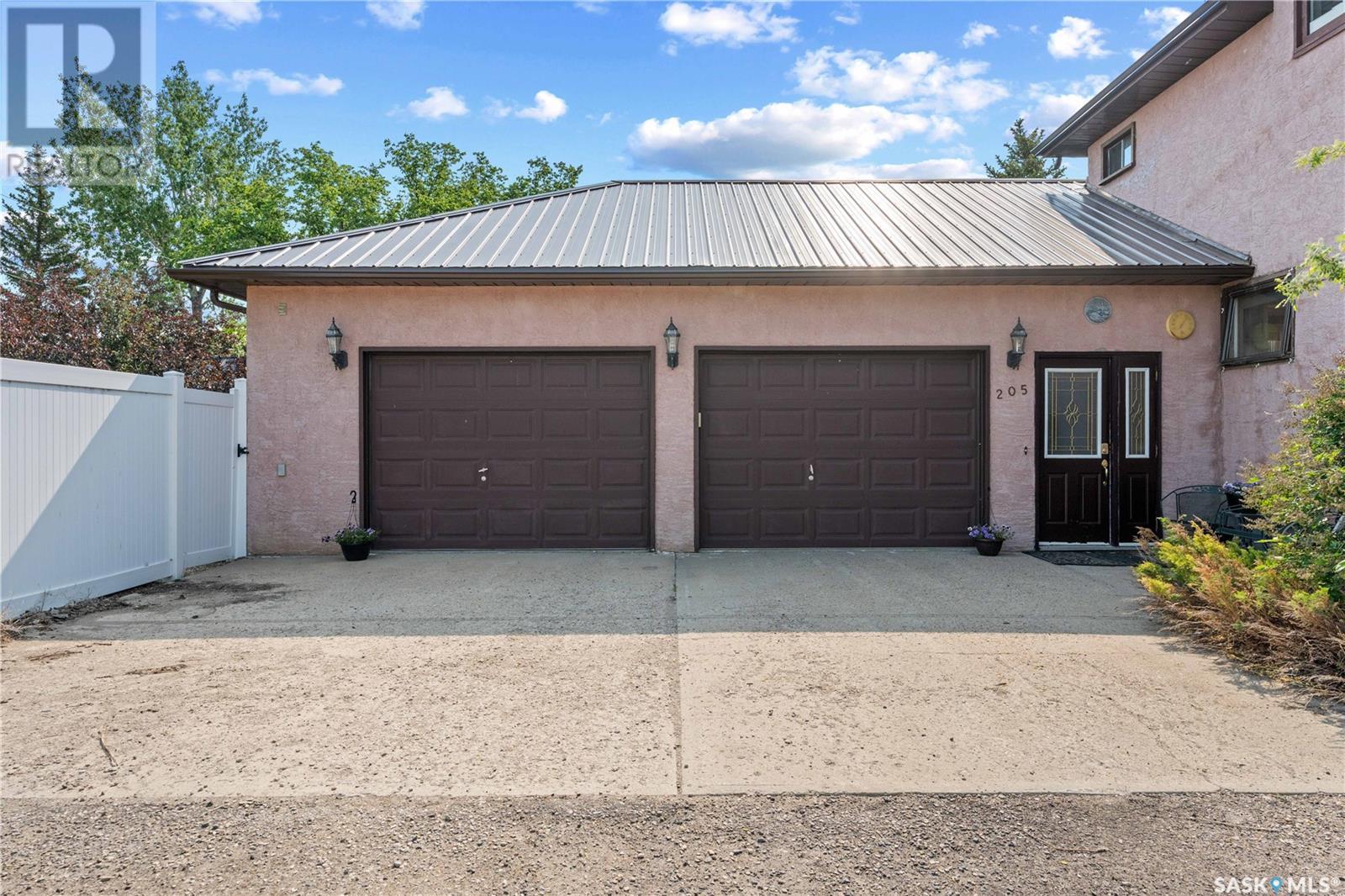 205 5th Avenue E, Gravelbourg, Saskatchewan  S0H 1X0 - Photo 2 - SK008445