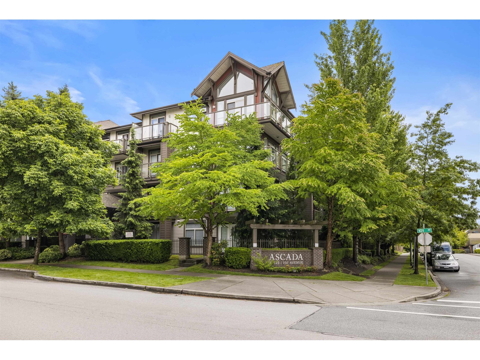 312 15322 101 AVENUE, surrey, British Columbia