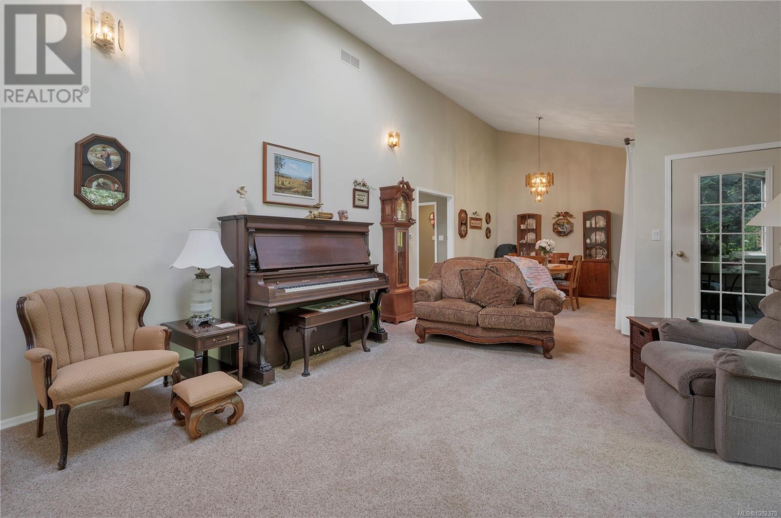 Property at 330 Cottonwood Dr image 3