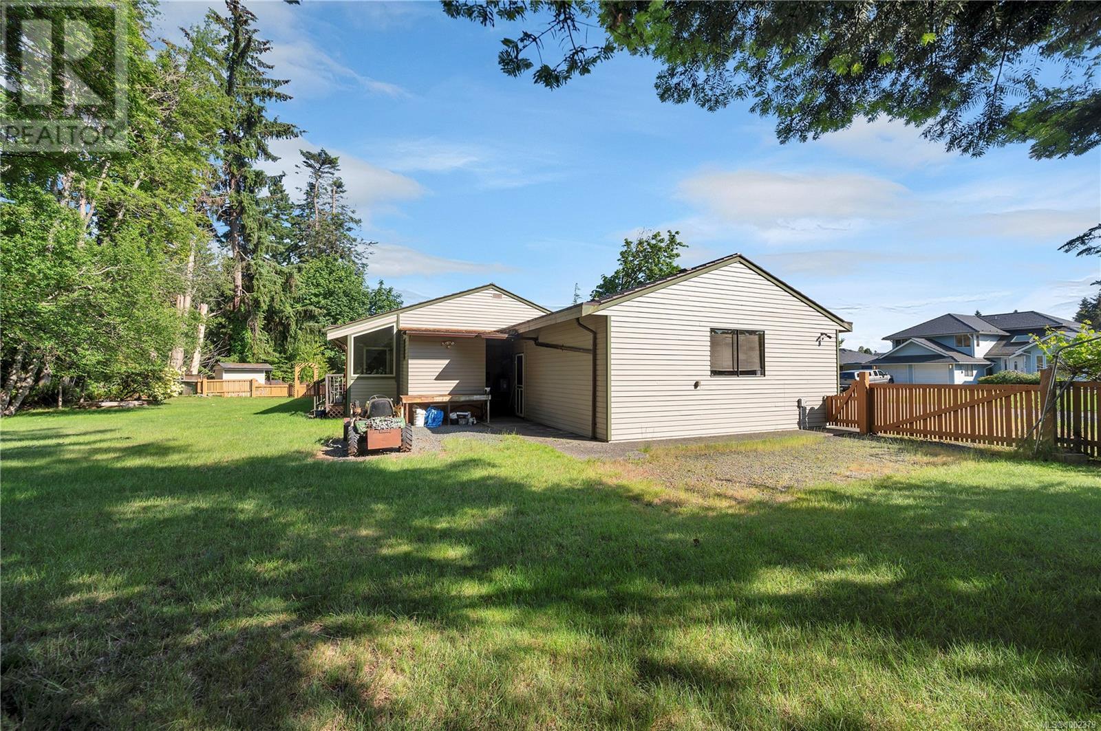 Property at 330 Cottonwood Dr image 4