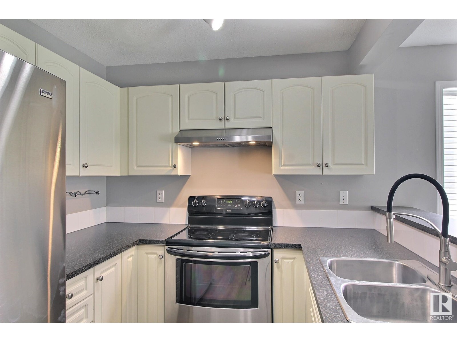 Property at #123 230 EDWARDS DR SW image 2