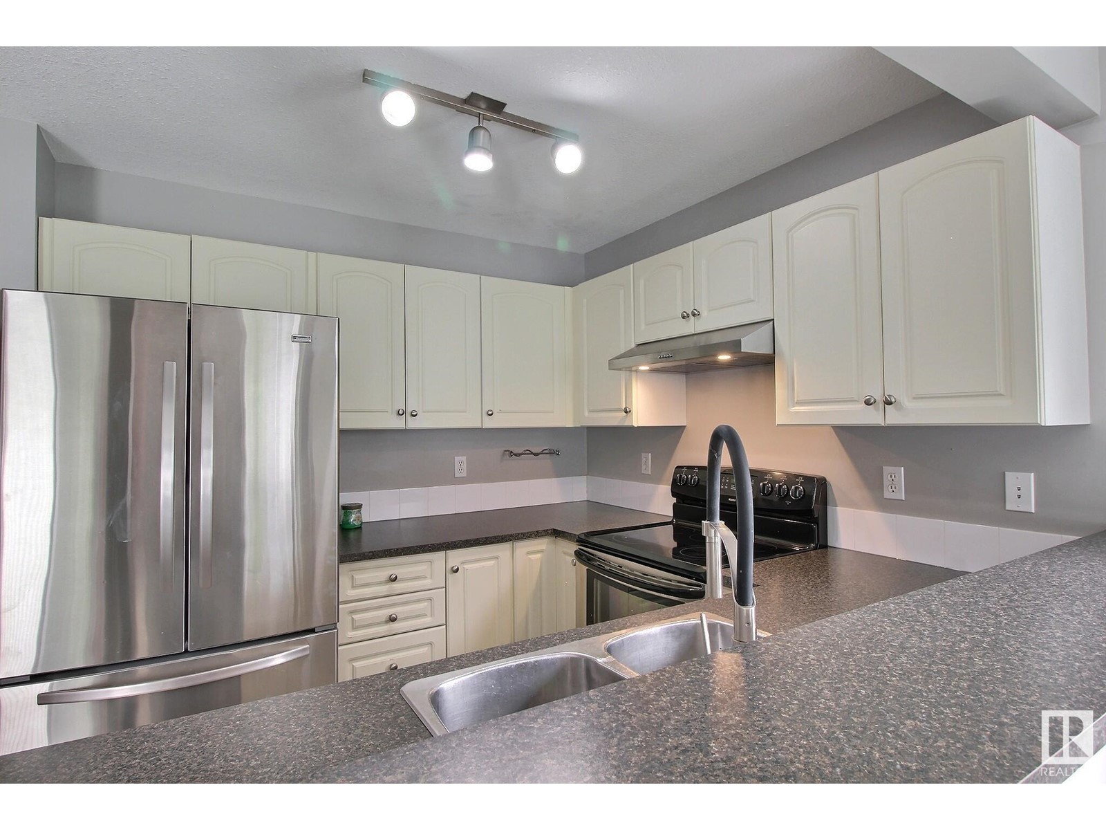Property at #123 230 EDWARDS DR SW image 3