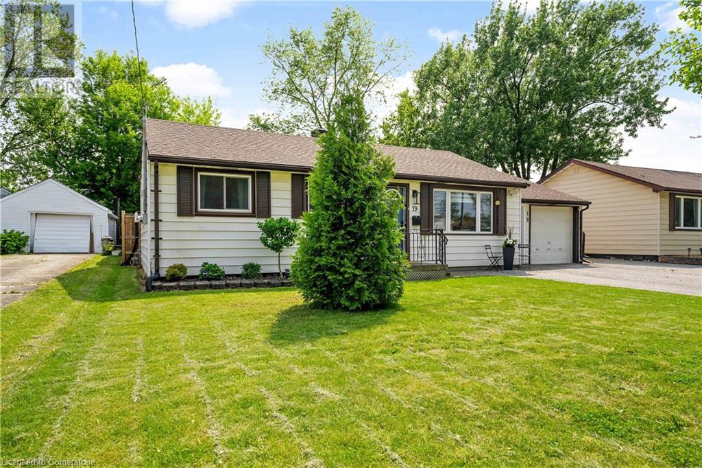 19 Vera Street, St. Catharines, Ontario  L2S 1C3 - Photo 3 - 40738355