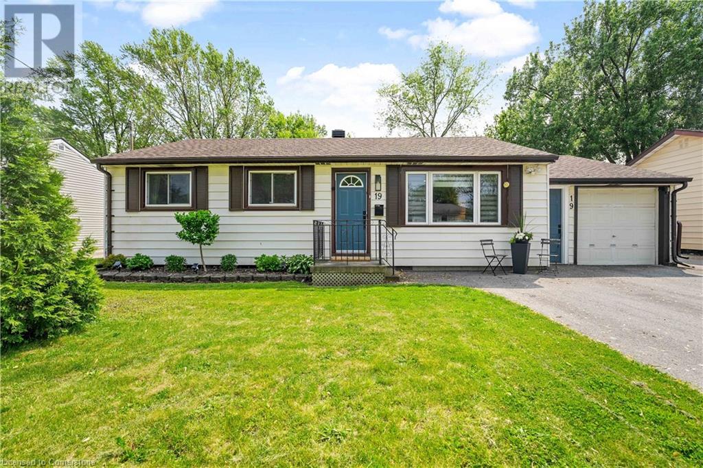 19 Vera Street, St. Catharines, Ontario  L2S 1C3 - Photo 1 - 40738355