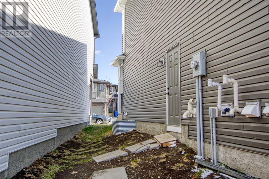 Property at 68 Ambleside Crescent NW image 3