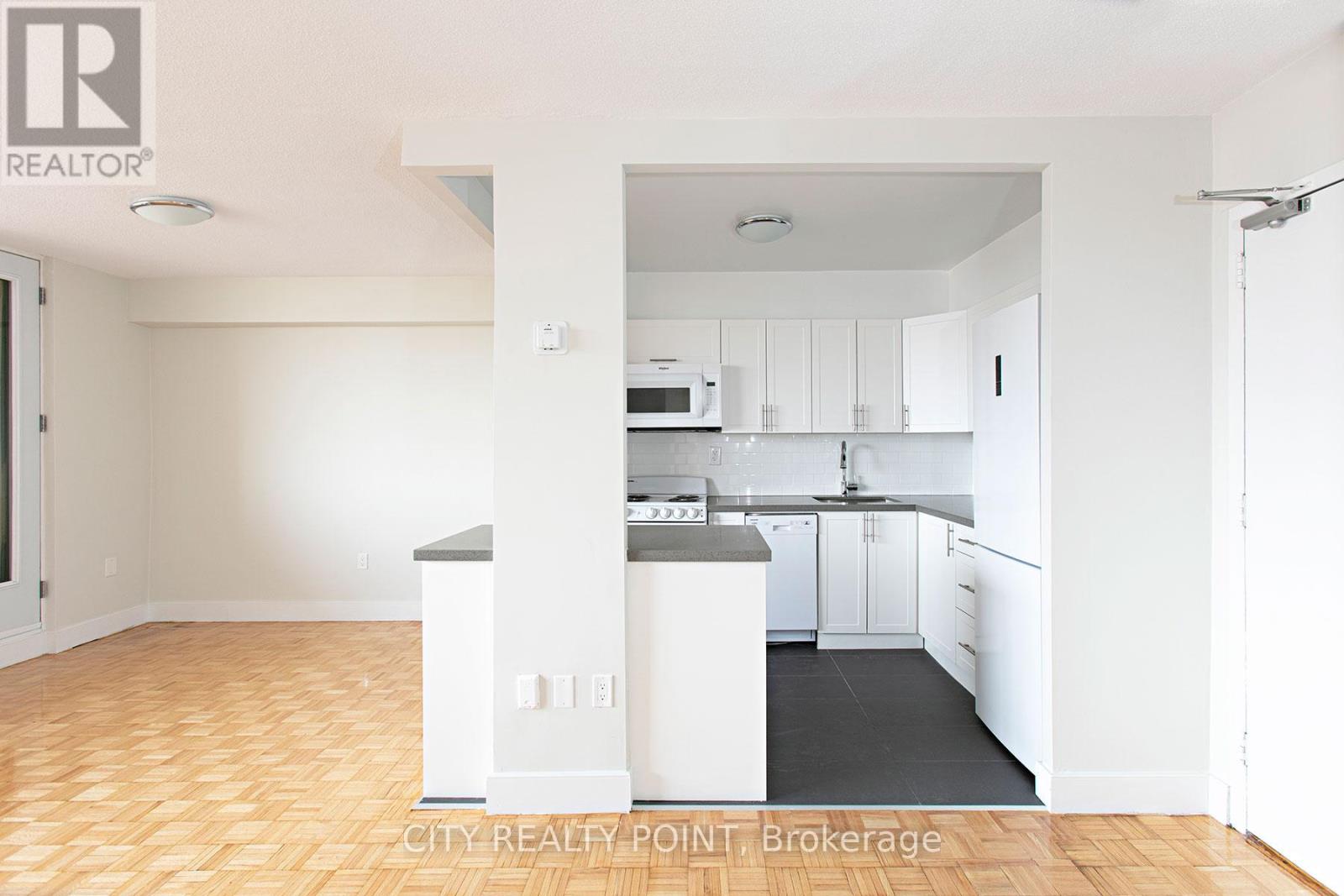 215 - 666 Spadina Avenue, Toronto, Ontario  M5S 2H8 - Photo 2 - C12203753