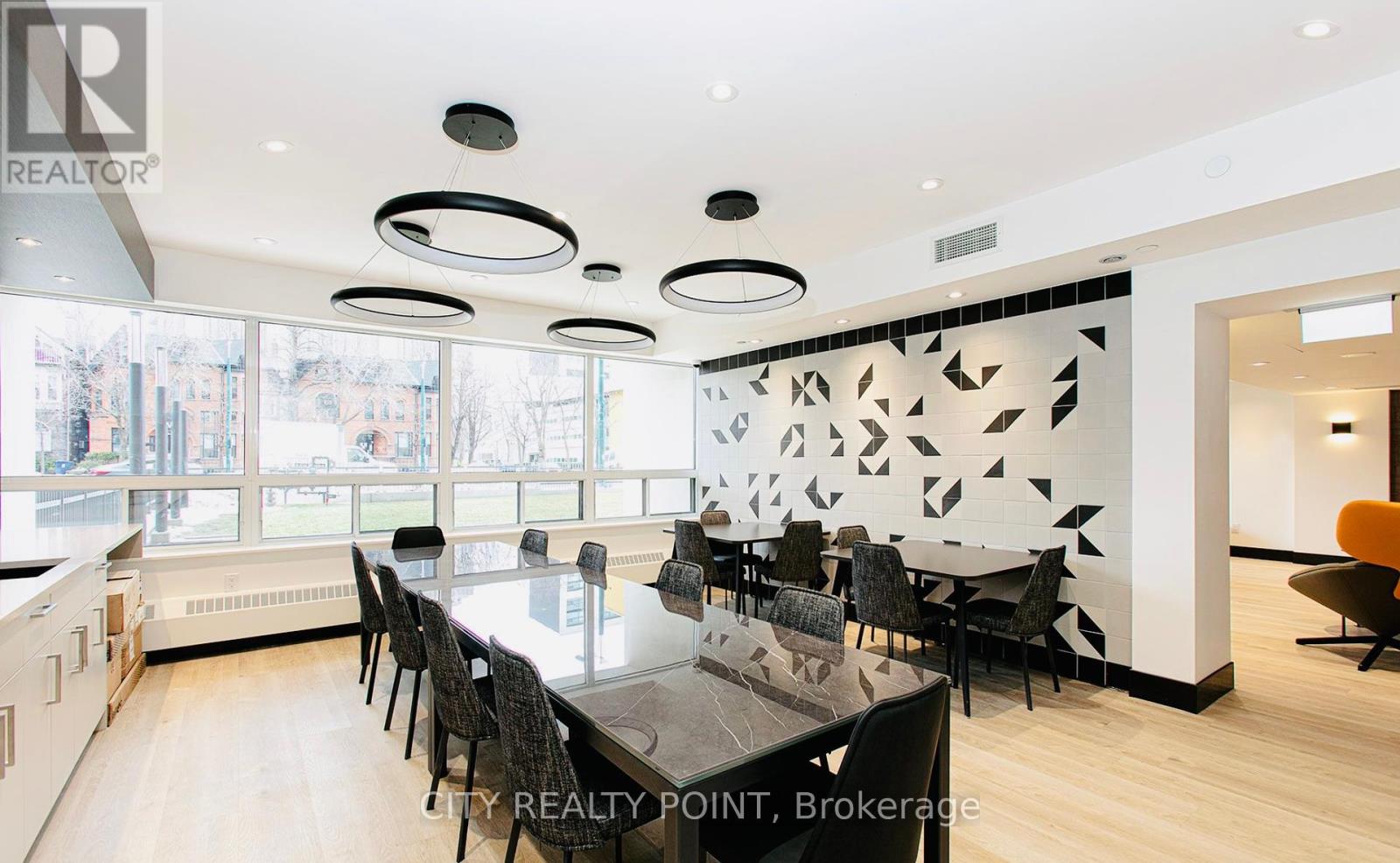 215 - 666 Spadina Avenue, Toronto, Ontario  M5S 2H8 - Photo 7 - C12203753