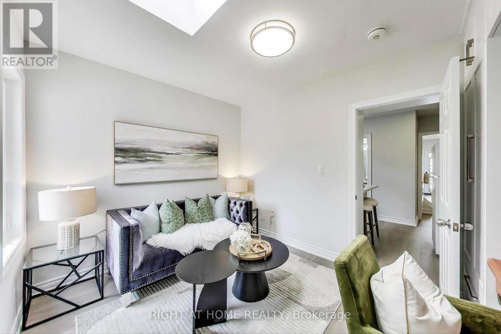 17 Weymouth Avenue, Toronto, Ontario  M4C 1R6 - Photo 7 - E12203779