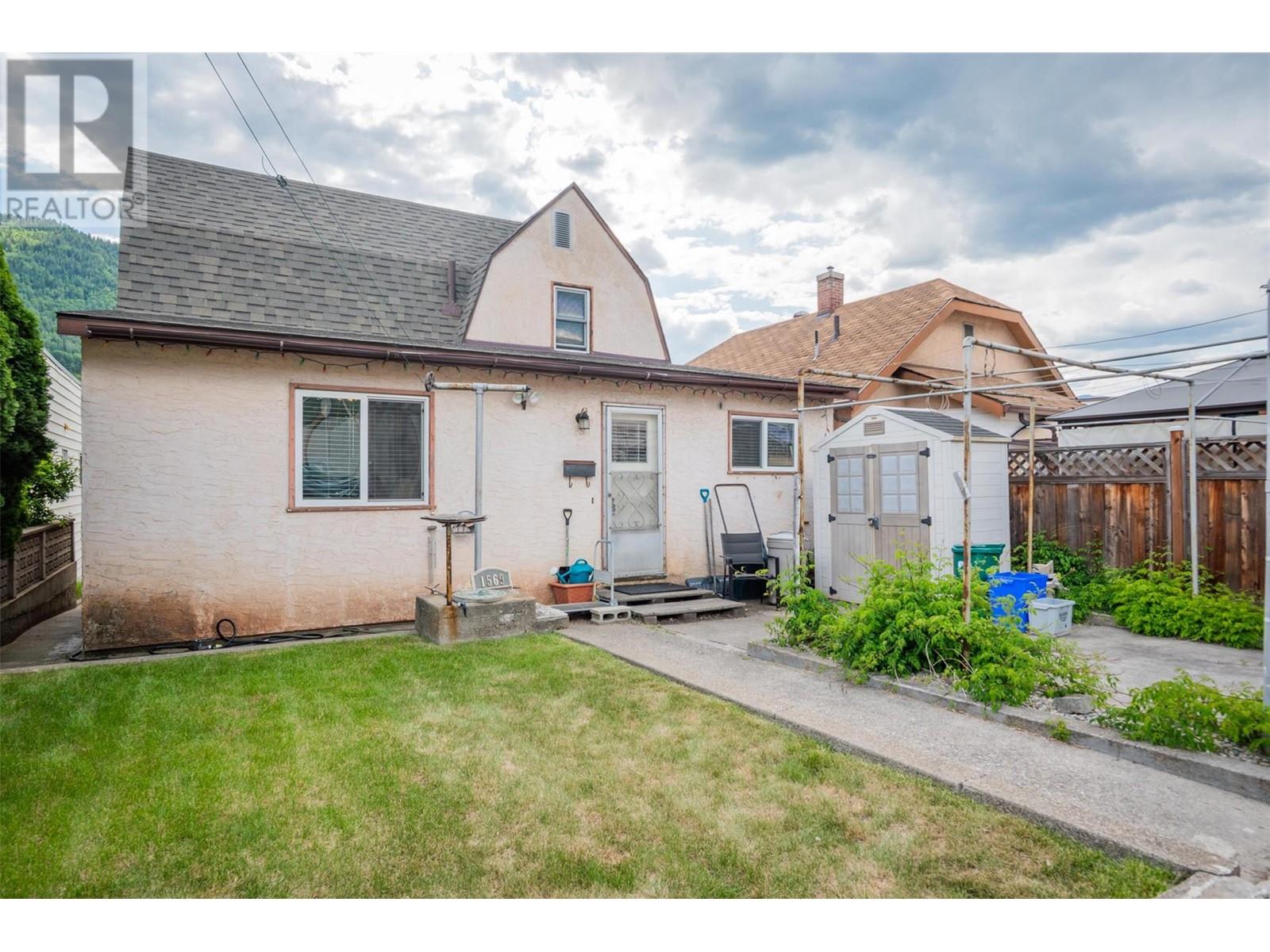 Property at 1569 Columbia Avenue image 2