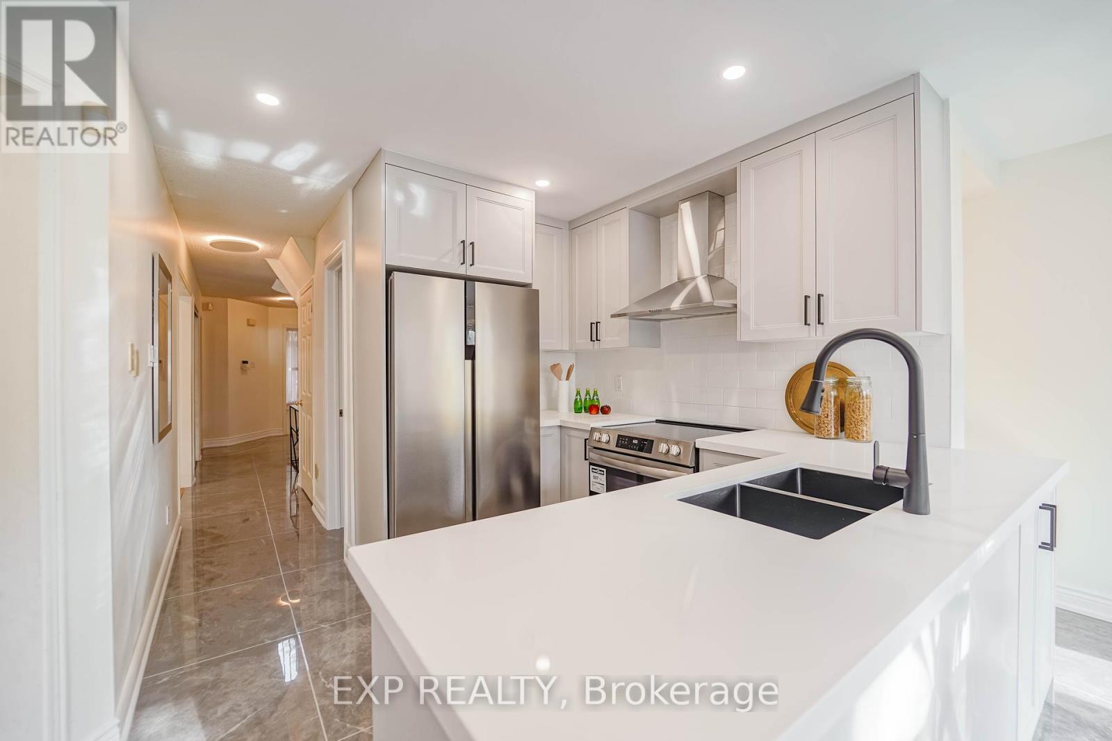 28 Samantha Circle, Richmond Hill, Ontario  L4B 2R7 - Photo 11 - N12203750