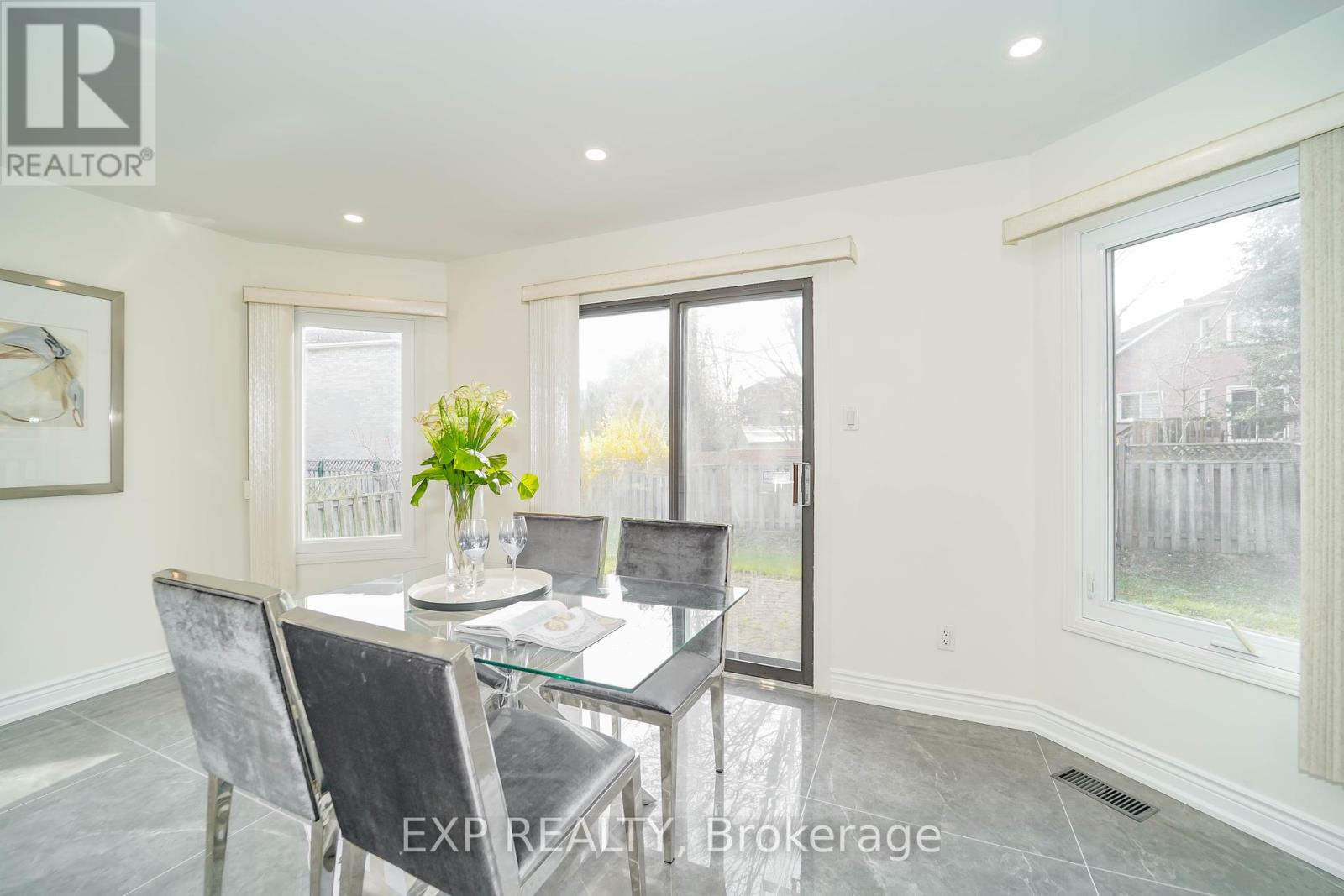 28 Samantha Circle, Richmond Hill, Ontario  L4B 2R7 - Photo 14 - N12203750