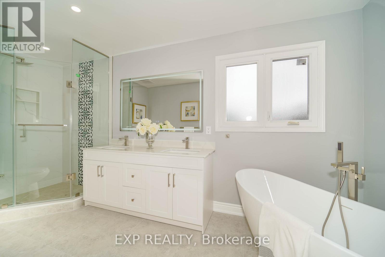 28 Samantha Circle, Richmond Hill, Ontario  L4B 2R7 - Photo 26 - N12203750