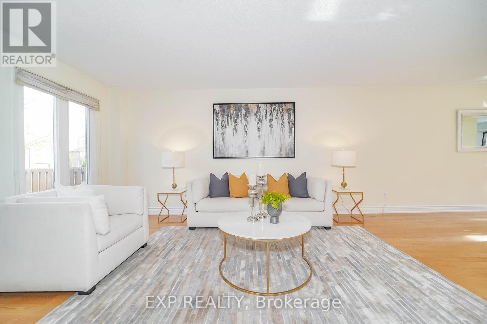 28 Samantha Circle, Richmond Hill, Ontario  L4B 2R7 - Photo 3 - N12203750