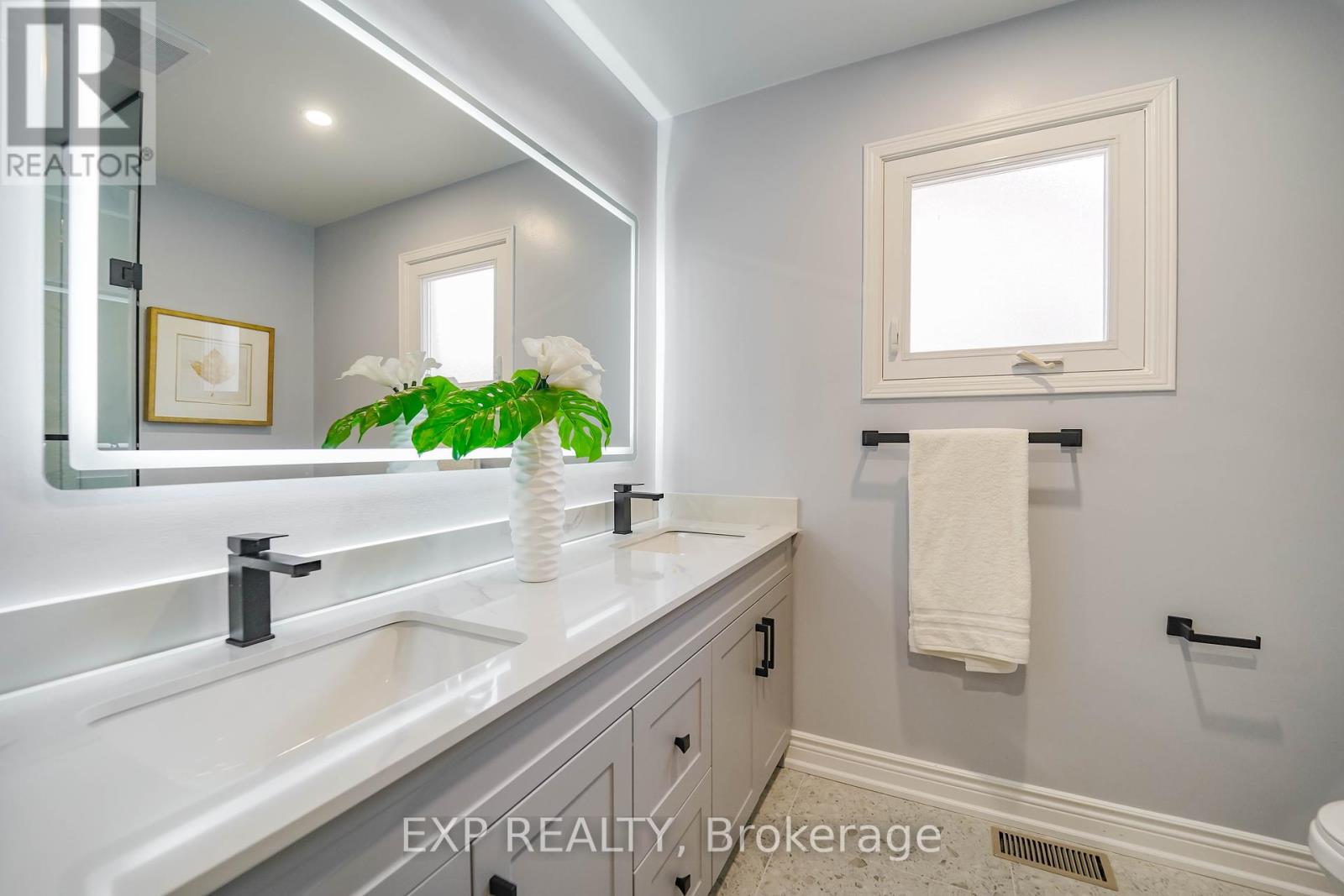 28 Samantha Circle, Richmond Hill, Ontario  L4B 2R7 - Photo 31 - N12203750