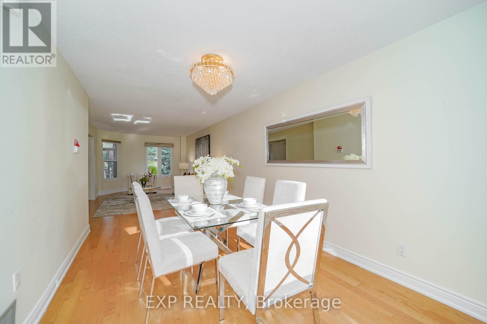 28 Samantha Circle, Richmond Hill, Ontario  L4B 2R7 - Photo 9 - N12203750