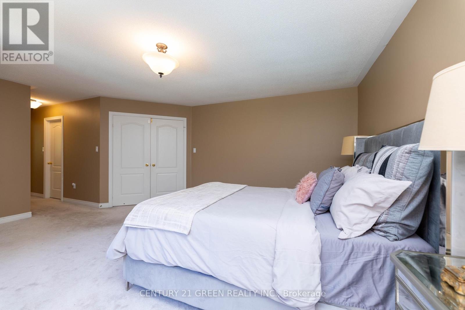 10 Pine Hills Court, East Gwillimbury, Ontario  L0G 1E0 - Photo 28 - N12203766