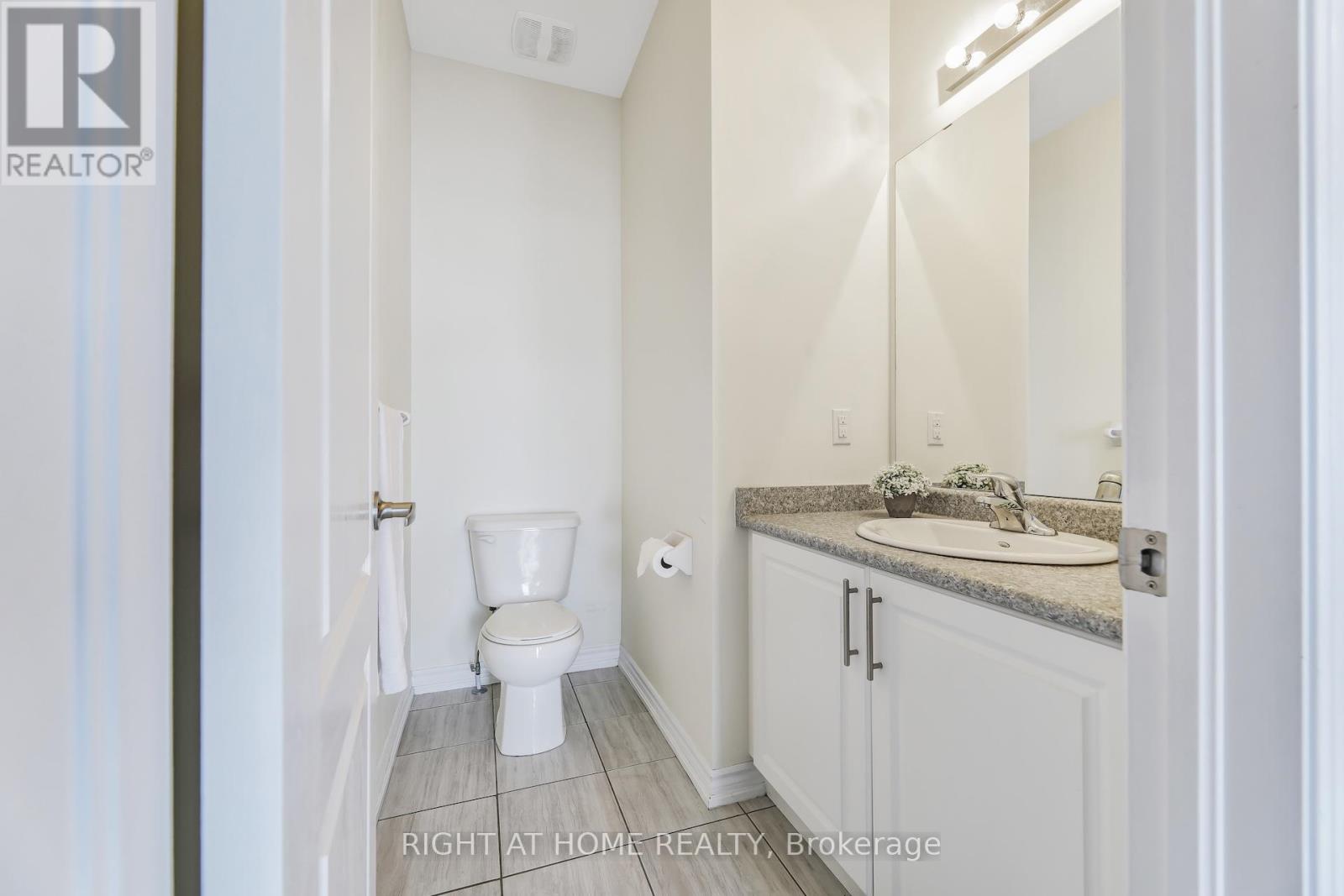 297 Bloomington Road W, Richmond Hill, Ontario  L4E 1G4 - Photo 3 - N12203769