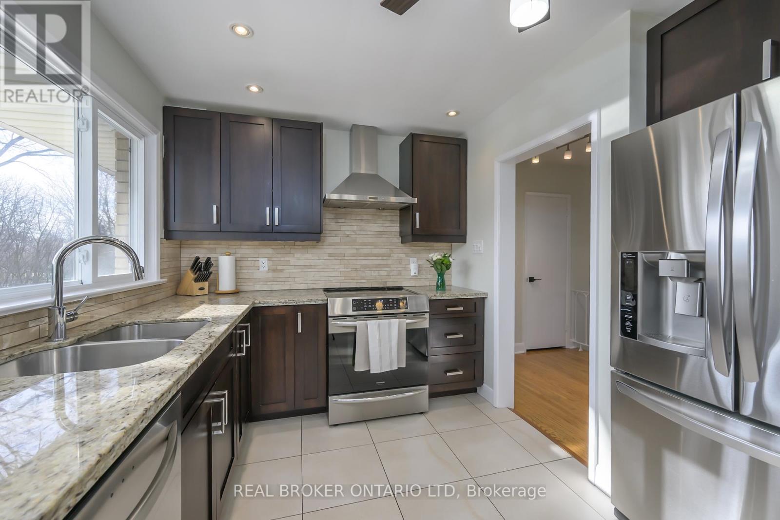 61 Mcleod Crescent, London North, Ontario  N5X 1S7 - Photo 12 - X12203826
