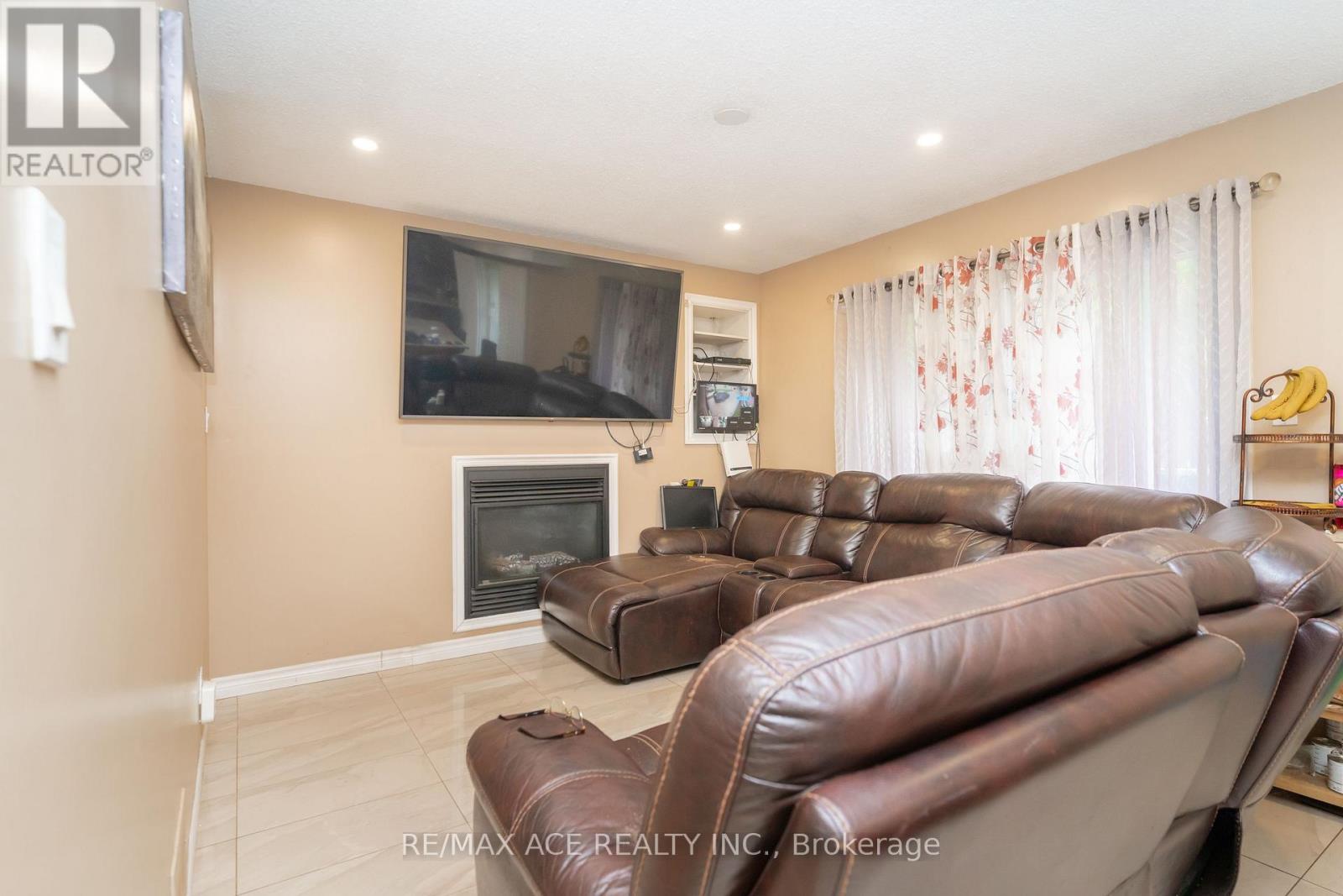 38 Pottery Crescent, Brampton, Ontario  L6S 3S3 - Photo 17 - W12196204
