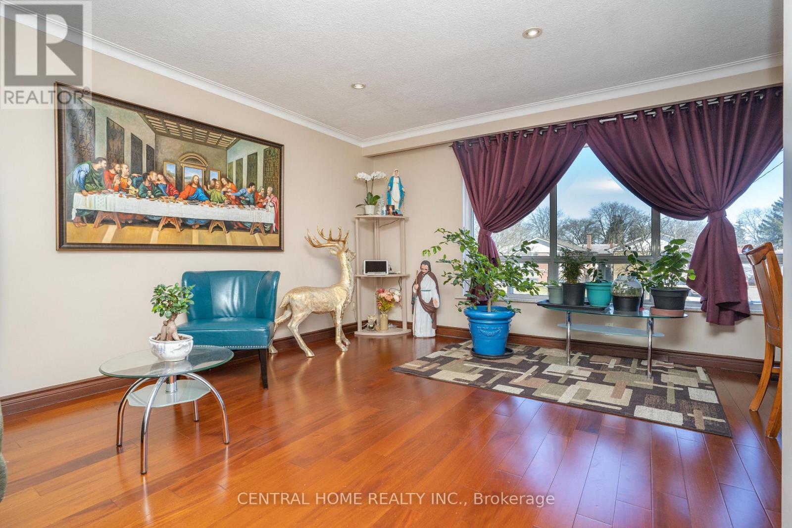 20 Bridgenorth Crescent, Toronto, Ontario  M9V 2M3 - Photo 5 - W12203762