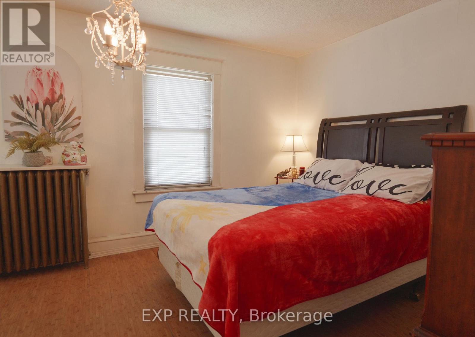 111 Park Row N, Hamilton (Crown Point), Ontario  L8H 4E5 - Photo 13 - X12203781