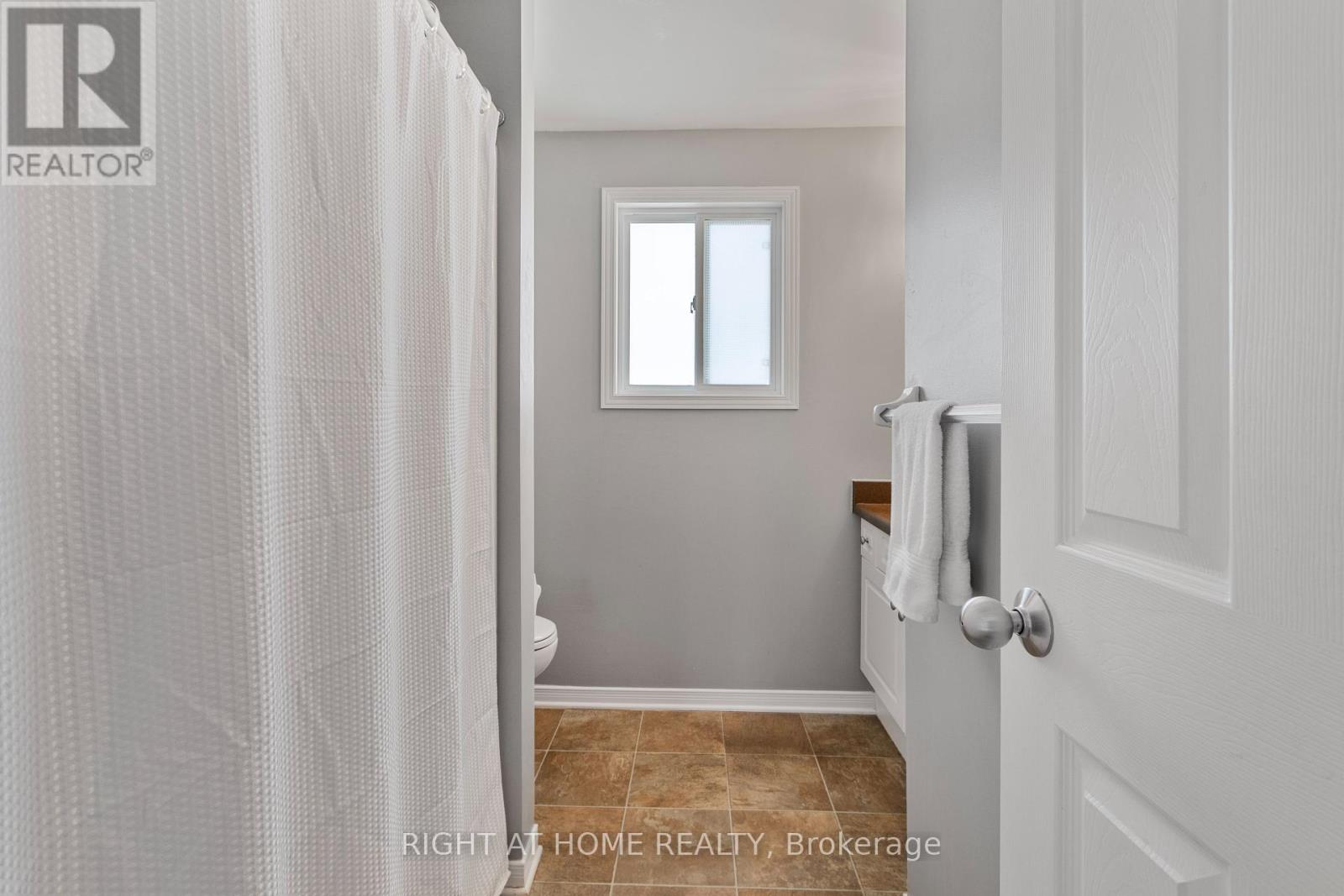82 Rossmore Court, London South (South P), Ontario  N6C 6B8 - Photo 17 - X12203785