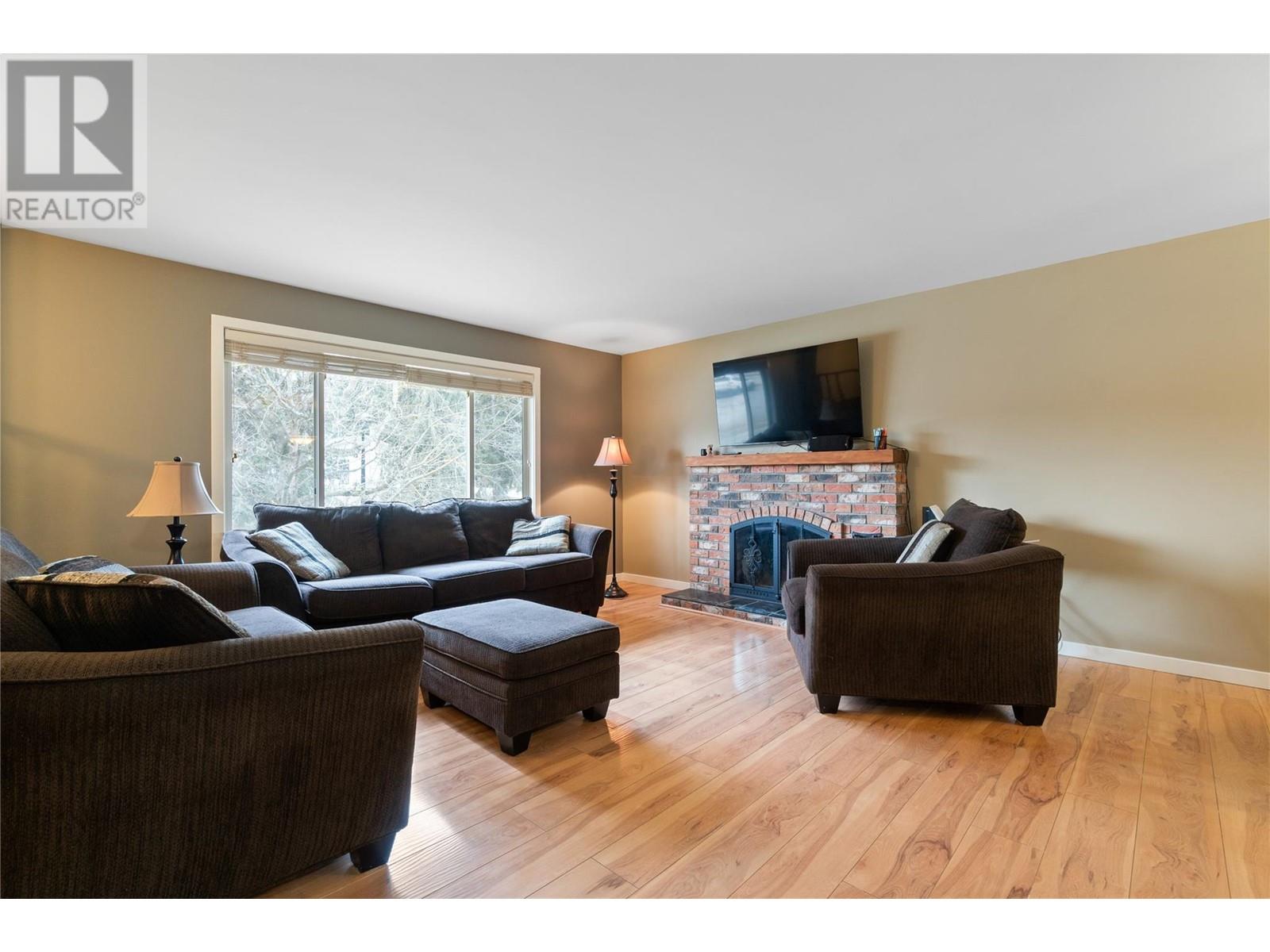 3371 7 Avenue Se, Salmon Arm, British Columbia  V1E 2C4 - Photo 7 - 10350997