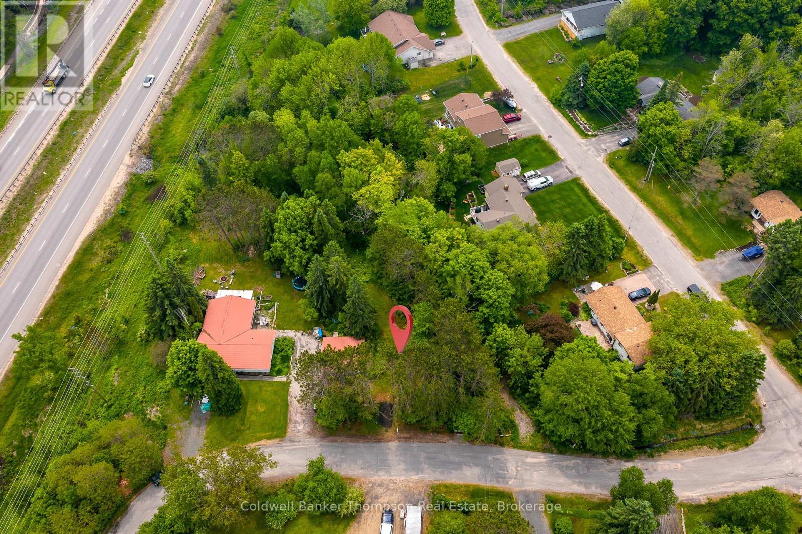 211 Lakeshore Road, Huntsville, Ontario  P1H 1Y8 - Photo 1 - X12203811