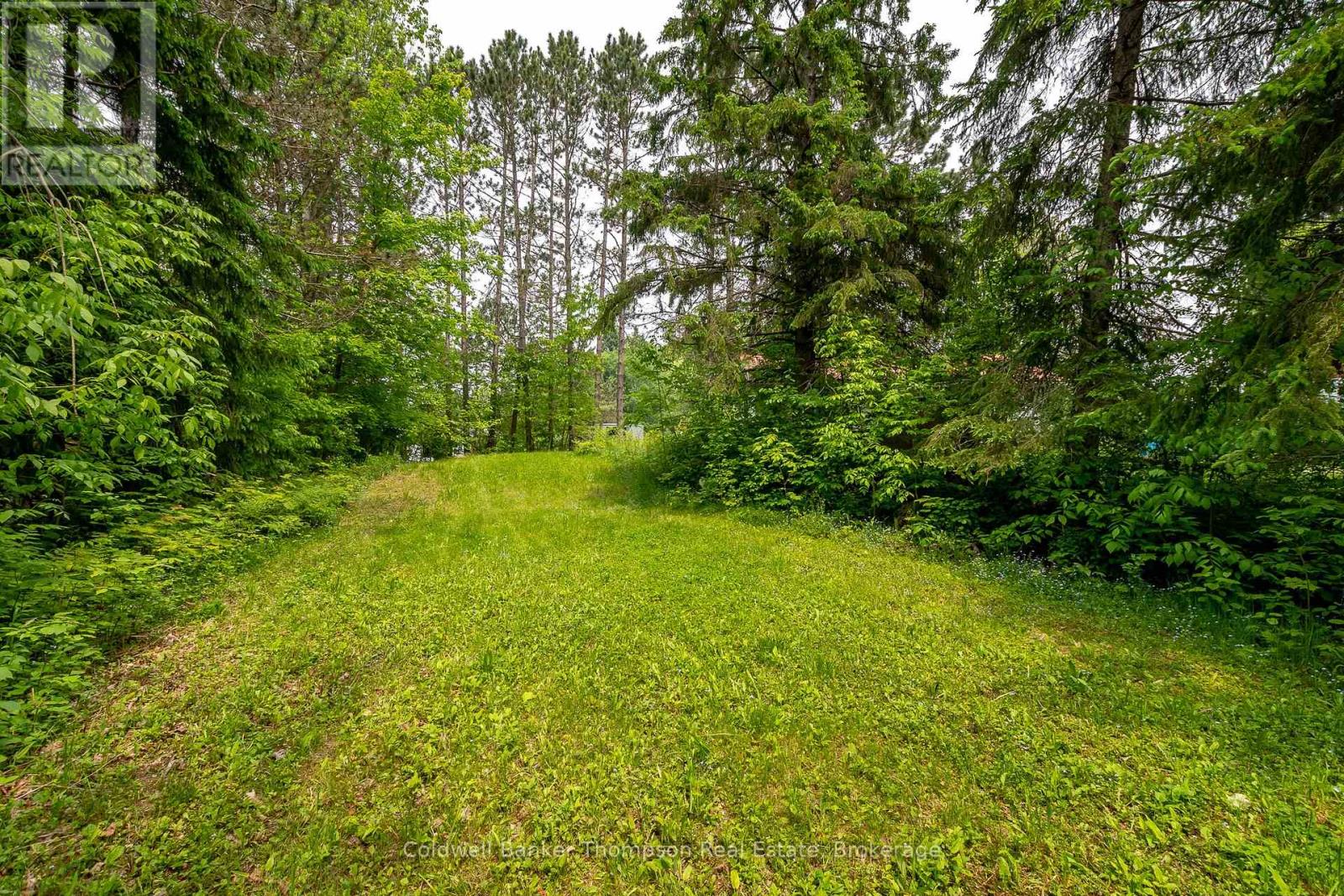 211 Lakeshore Road, Huntsville, Ontario  P1H 1Y8 - Photo 10 - X12203811